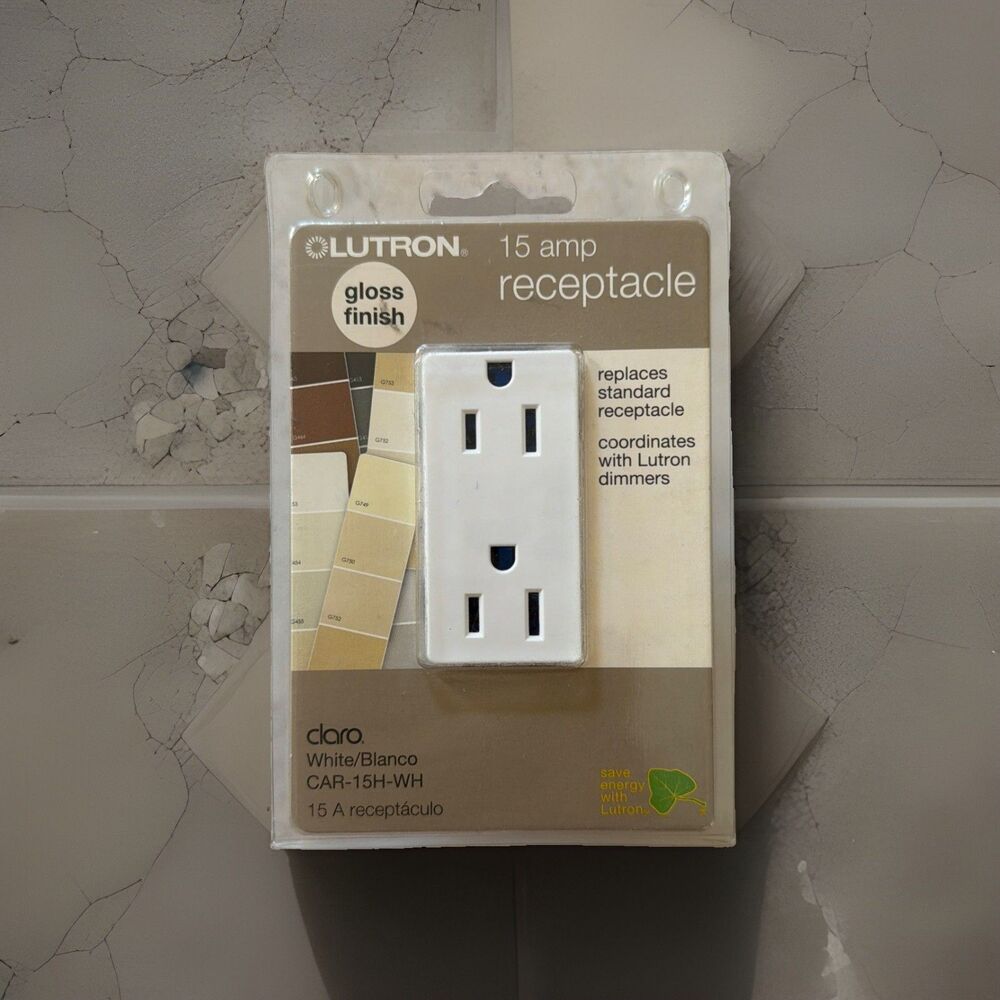 Claro Receptacle 15A By Lutron